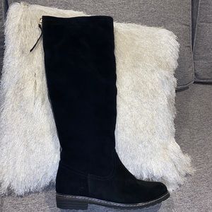 Genuine suede knee length winter boots , worn a few times excellent condition.